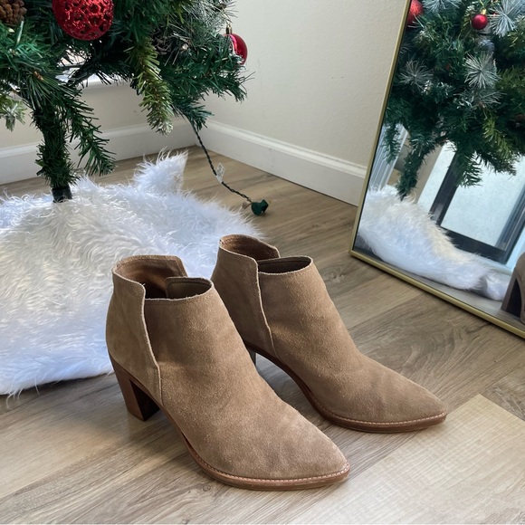 Dolce vita camel suede booties. Size 10. 3in heel. Excellent condition - Picture 2 of 6